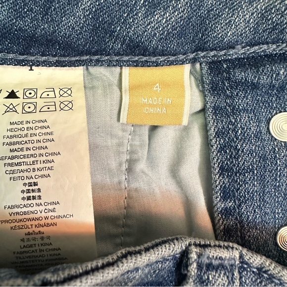 Stylish Blue Flare Jeans with Button Detail - Picture 3 of 6